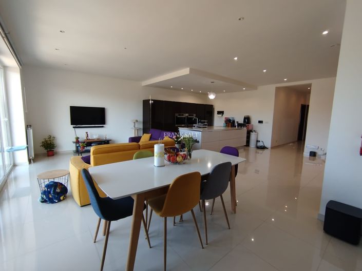 Image No.3-3 Bed Property for sale