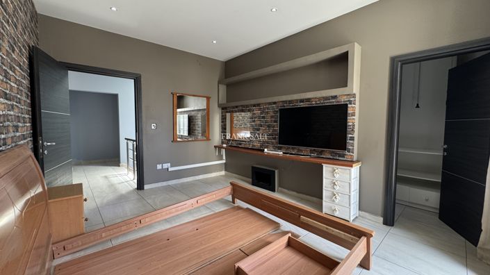 Image No.11-3 Bed Property for sale