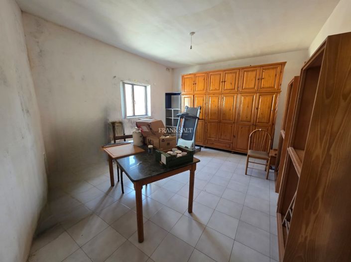 Image No.11-3 Bed Property for sale