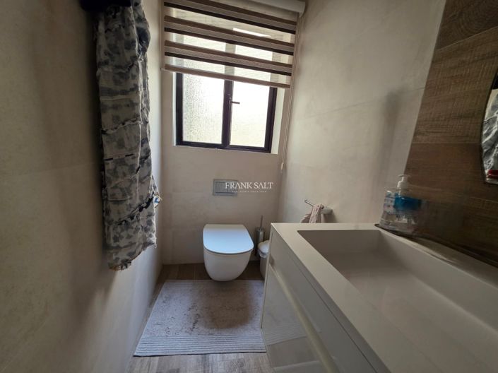Image No.17-3 Bed Property for sale