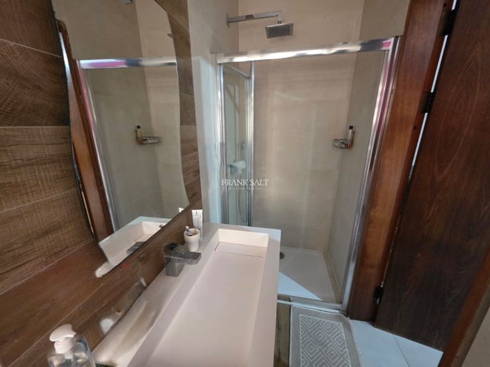 Image No.18-3 Bed Property for sale