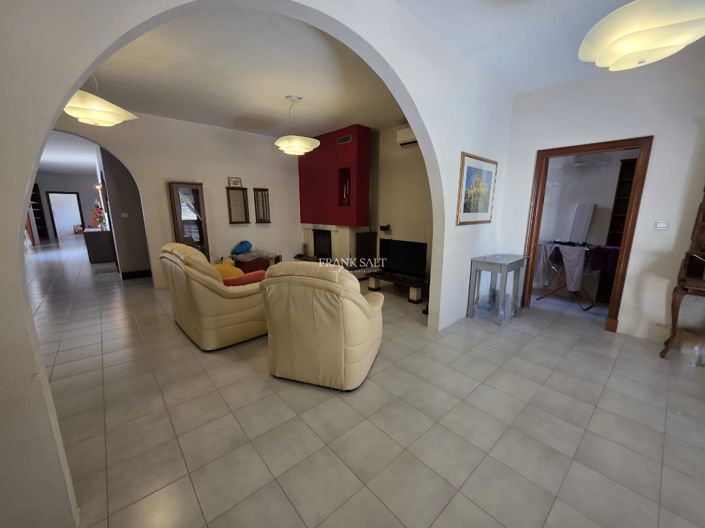 Image No.2-3 Bed Property for sale