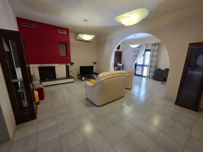Image No.3-3 Bed Property for sale