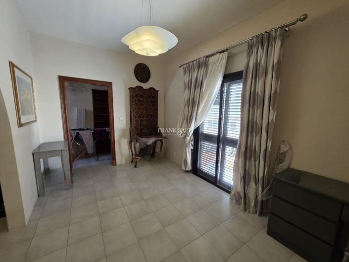Image No.5-3 Bed Property for sale