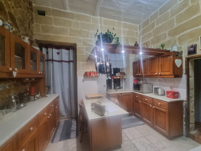 Image No.3-3 Bed Property for sale