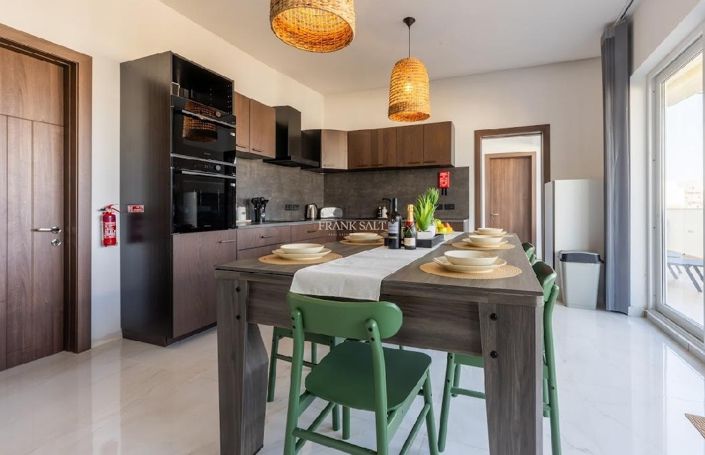 Image No.2-4 Bed Property for sale