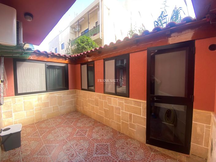 Image No.10-3 Bed Property for sale