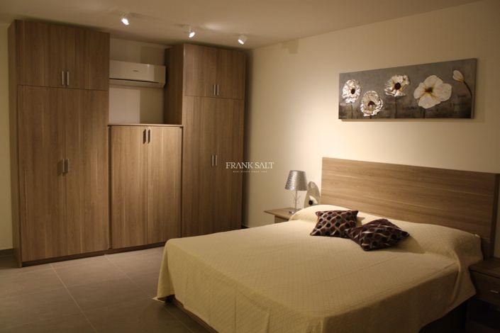 Image No.10-2 Bed Property for sale