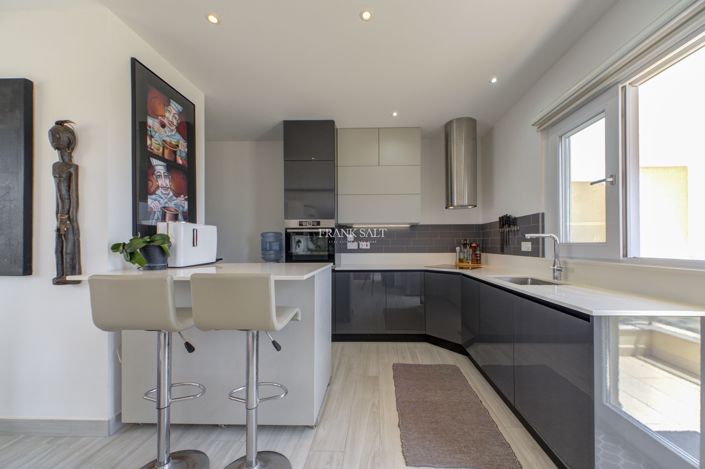 Image No.10-2 Bed Property for sale