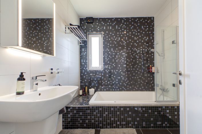 Image No.11-2 Bed Property for sale