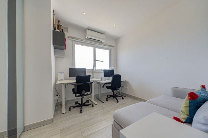 Image No.12-2 Bed Property for sale