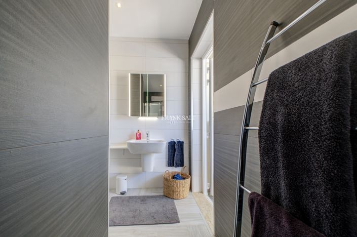 Image No.19-2 Bed Property for sale