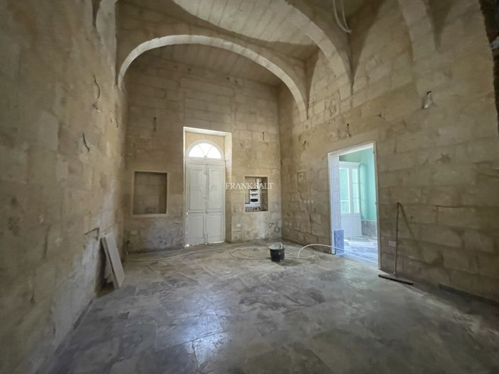Image No.12-Propriété de 4 chambres à vendre à Luqa