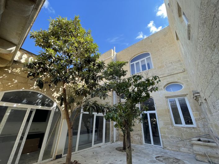 Image No.3-Propriété de 4 chambres à vendre à Luqa