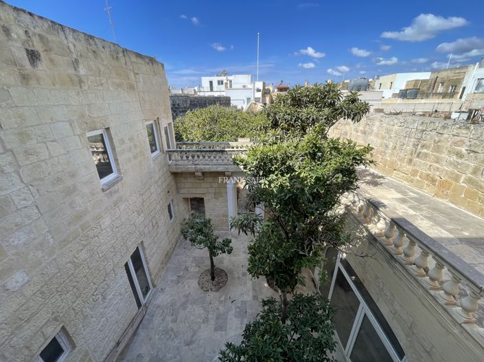 Image No.4-Propriété de 4 chambres à vendre à Luqa