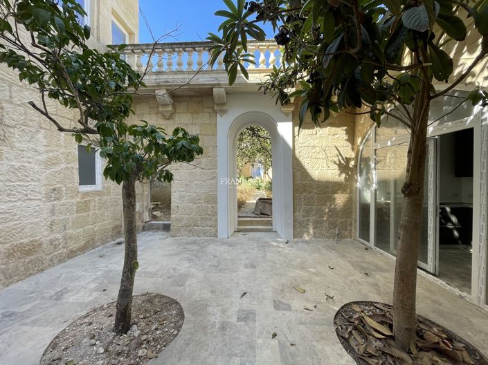 Image No.5-Propriété de 4 chambres à vendre à Luqa