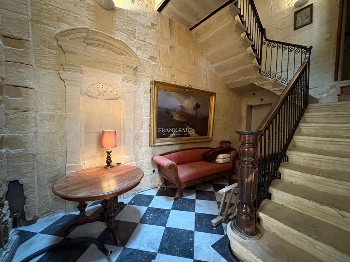 Image No.2-Propriété de 6 chambres à vendre à Senglea