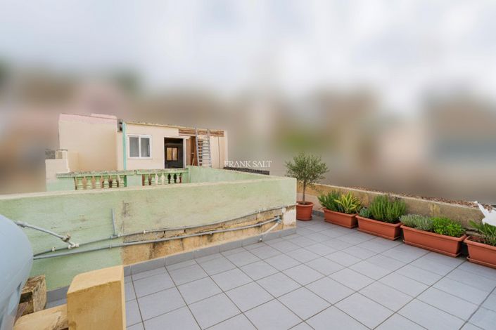 Image No.6-Propriété de 4 chambres à vendre à Kalkara