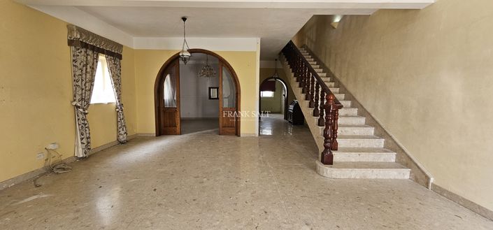 Image No.2-Propriété de 4 chambres à vendre à Naxxar