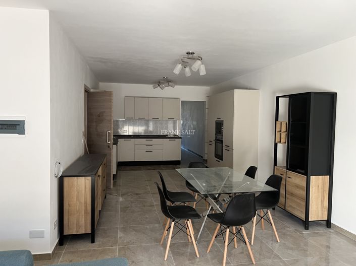Image No.5-Propriété de 3 chambres à vendre à Victoria