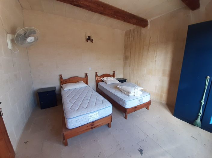 Image No.11-7 Bed Property for sale