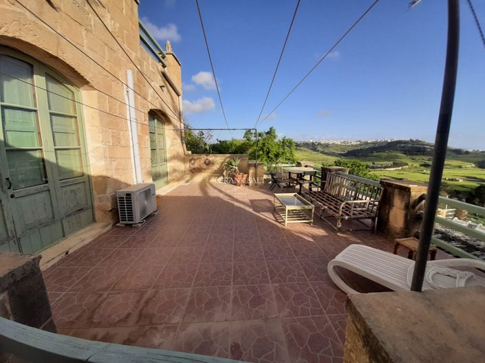 Image No.4-7 Bed Property for sale