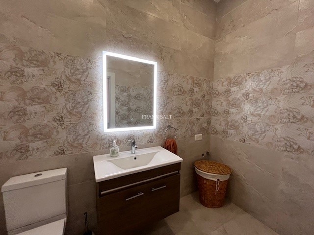 Image No.14-Propriété de 6 chambres à vendre à Xewkija