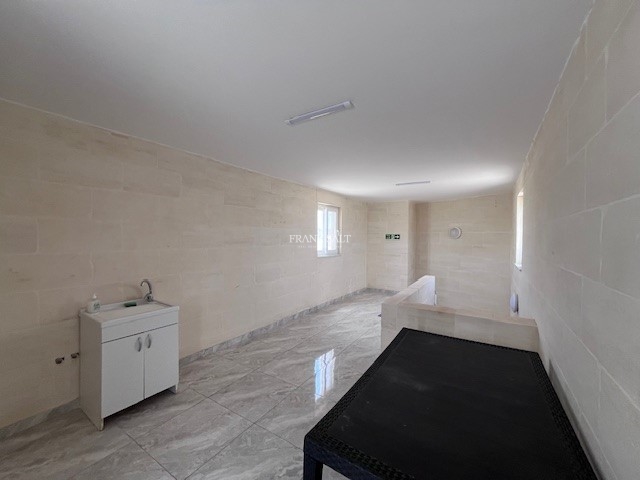 Image No.19-Propriété de 6 chambres à vendre à Xewkija