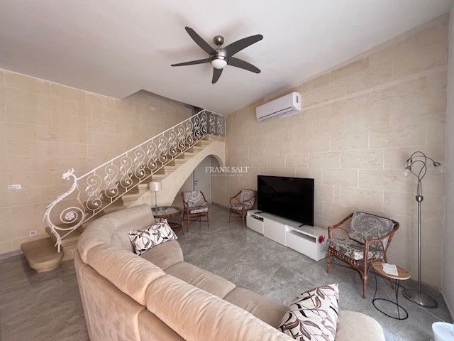 Image No.2-Propriété de 6 chambres à vendre à Xewkija