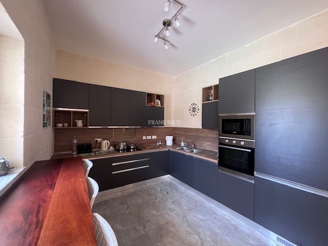 Image No.3-Propriété de 6 chambres à vendre à Xewkija