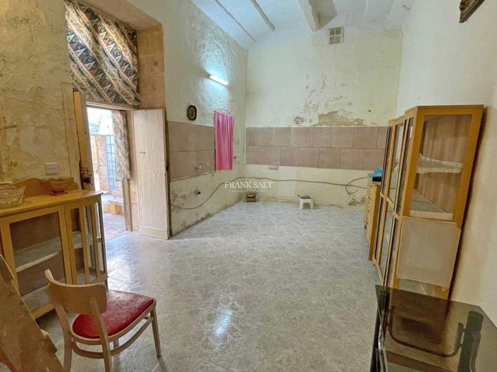 Image No.10-3 Bed Property for sale