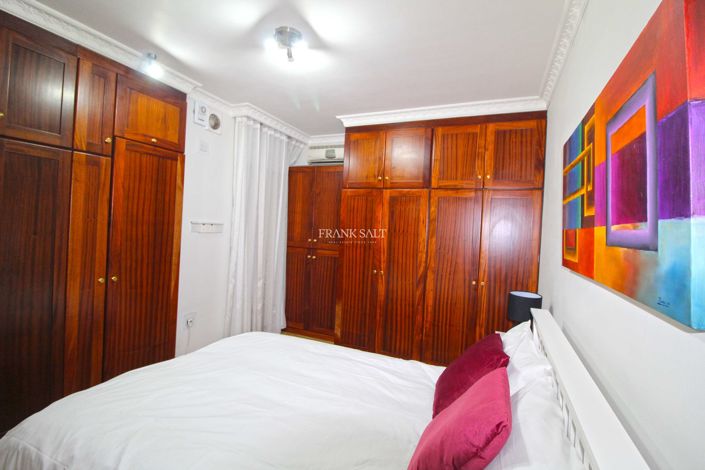 Image No.10-3 Bed Property for sale