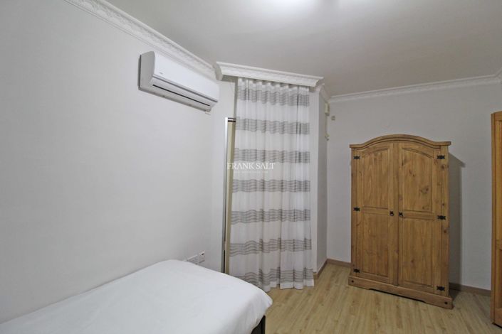 Image No.12-3 Bed Property for sale