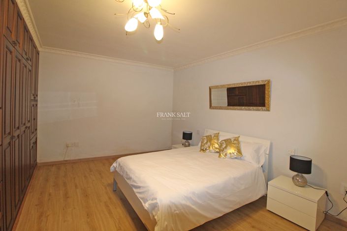 Image No.13-3 Bed Property for sale