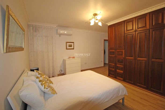 Image No.14-3 Bed Property for sale