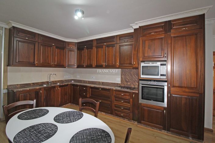 Image No.6-3 Bed Property for sale