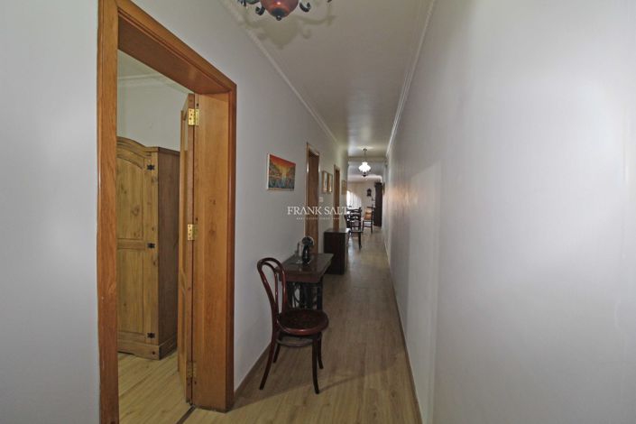 Image No.8-3 Bed Property for sale