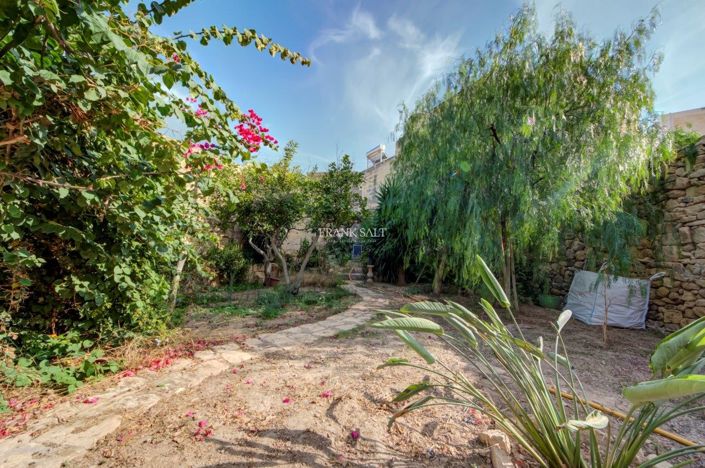 Image No.11-6 Bed Property for sale