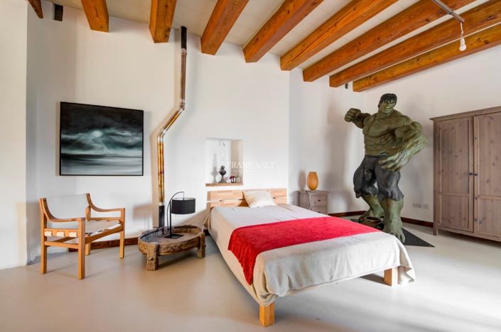 Image No.6-6 Bed Property for sale