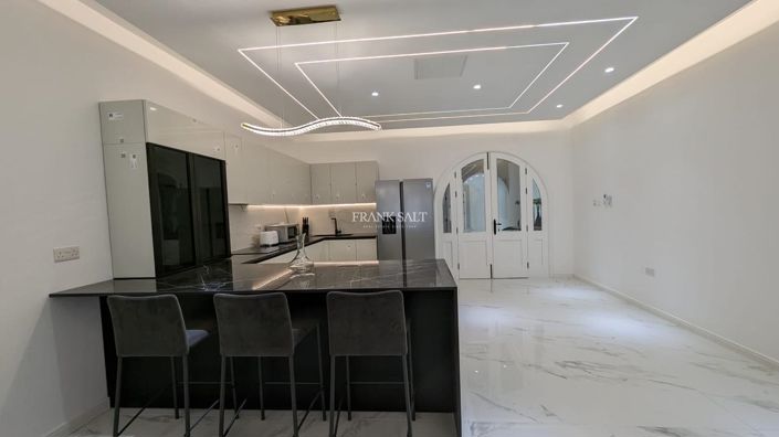 Image No.3-3 Bed Property for sale