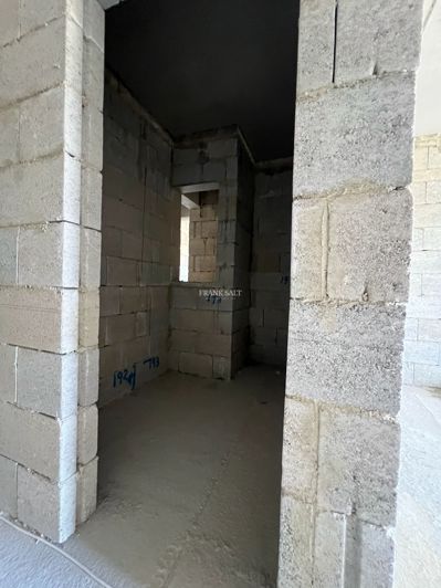 Image No.18-2 Bed Property for sale