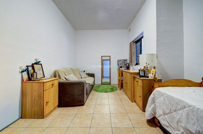 Image No.13-2 Bed Property for sale