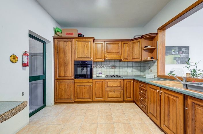 Image No.9-2 Bed Property for sale