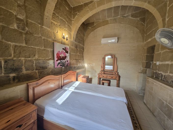 Image No.4-Propriété de 5 chambres à vendre à San Lawrenz