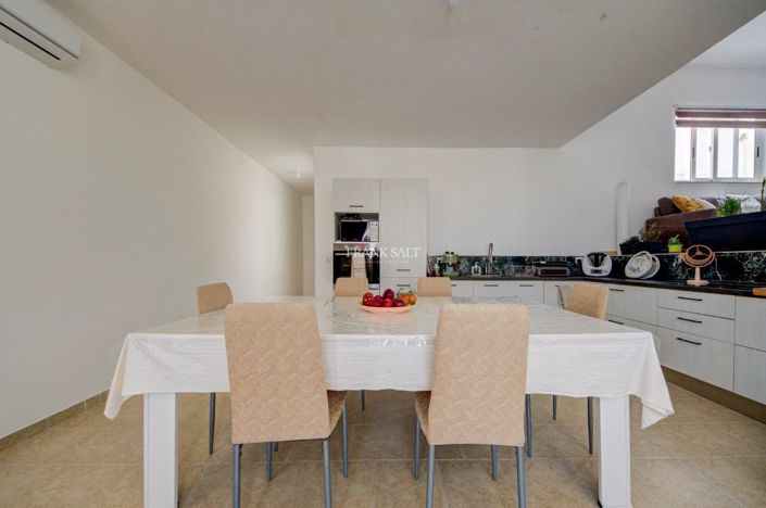 Image No.3-Propriété de 2 chambres à vendre à Sannat