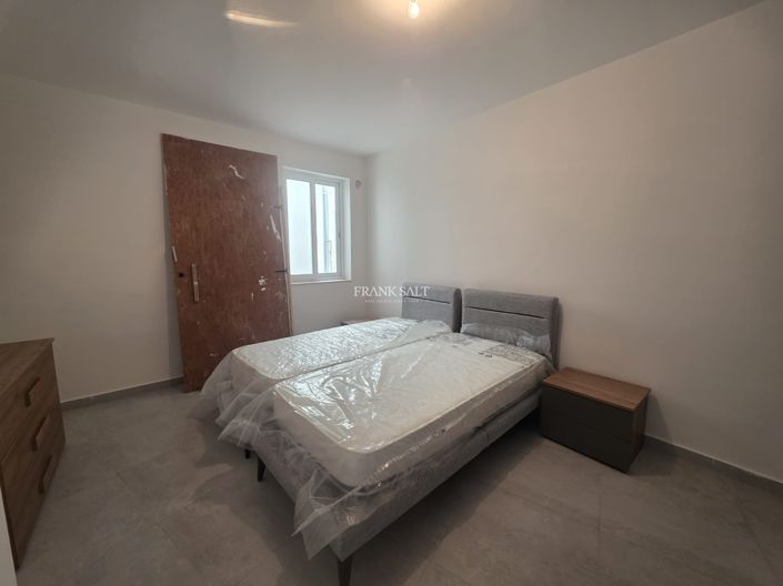 Image No.7-Propriété de 4 chambres à vendre à Xaghra