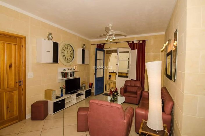 Image No.3-Propriété de 2 chambres à vendre à Ghajnsielem