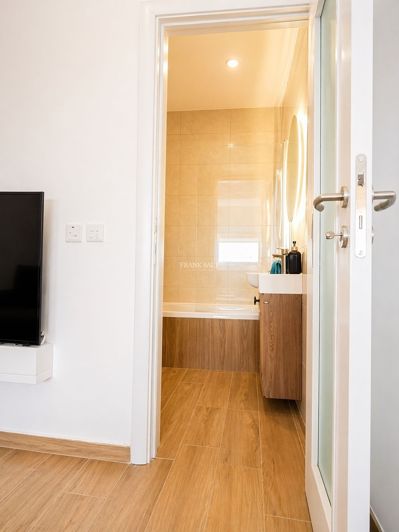 Image No.4-1 Bed Property for sale