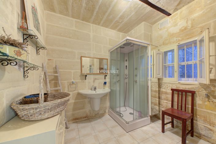 Image No.13-5 Bed Property for sale