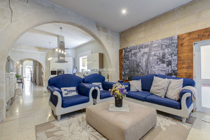 Image No.2-5 Bed Property for sale